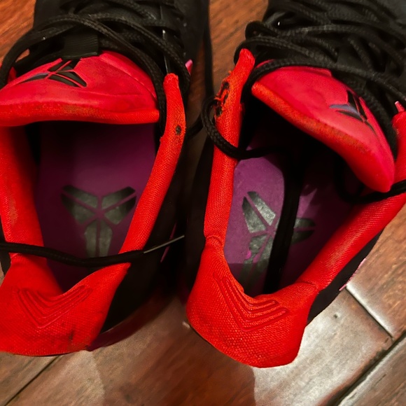 Athletic_Shoes